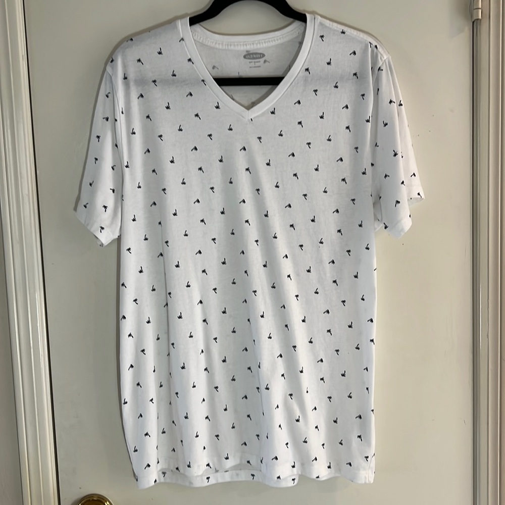 Old Navy mens palm tree v-neck tshirt